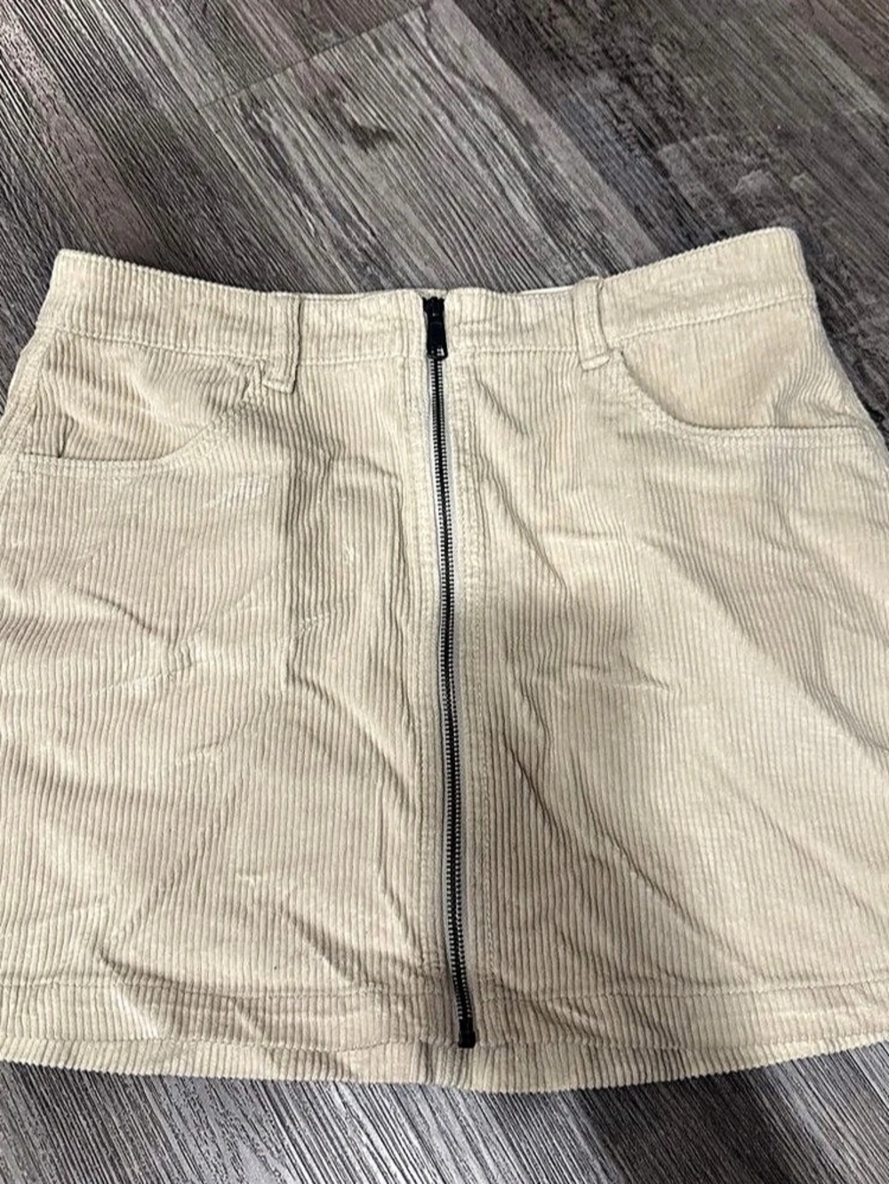 American Eagle Super Hi-Rise A-Line Corduroy Mini Skirt in Cream Size 12 NWT